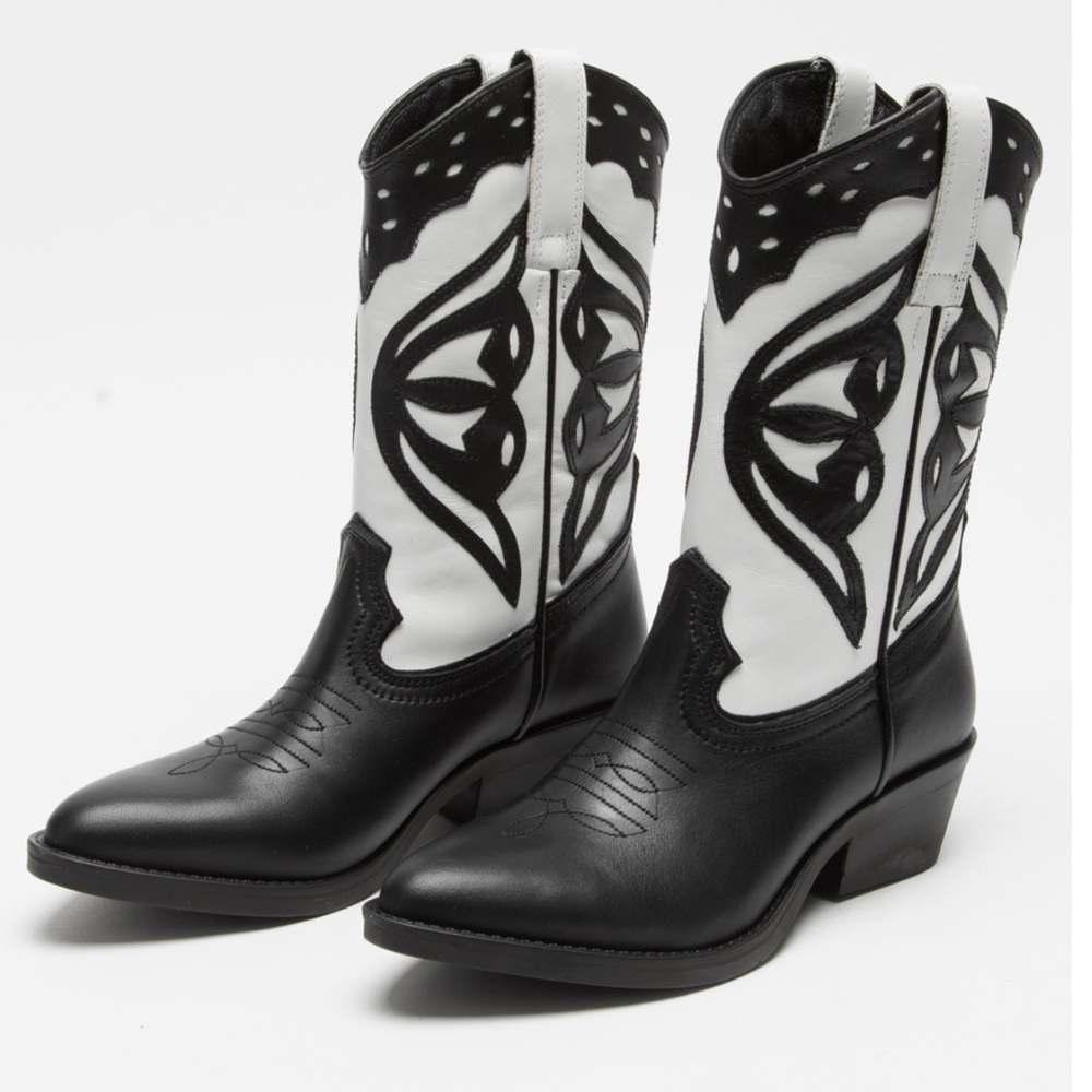 New 𝅺Steve madden Laredo western boots Size 9.5 Black White Leather almond toe